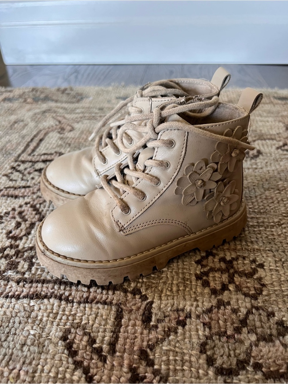 Zara Girl Beige Floral Appliqué Lace-Up Combat Boots Size Eur 24